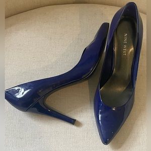 Like NEW Nine West shiny blue pumps / size 8